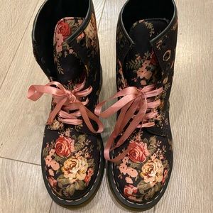 Dr. Martens boots, only wear once!